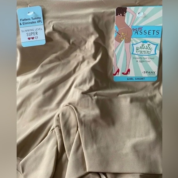 Assets by SPANX - Girl Short Nude colour NWT - Picture 3 of 3